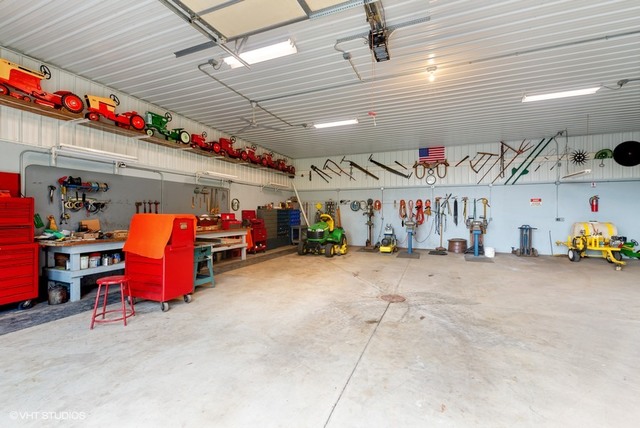 781 West Dresser Road DeKalb, IL 60115 - Photo 5 of 35