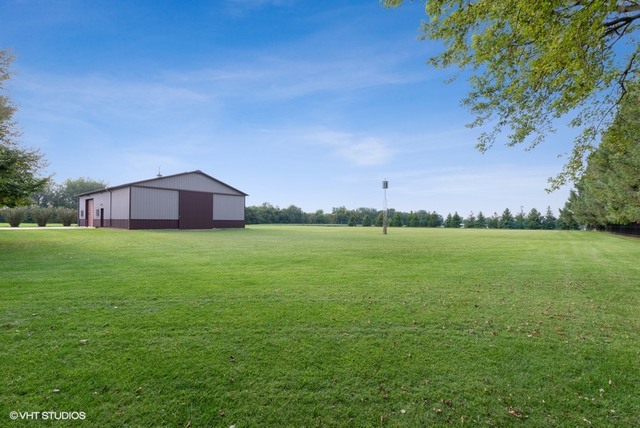 781 West Dresser Road DeKalb, IL 60115 - Photo 8 of 35