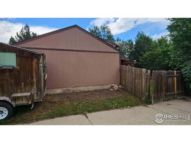 a view of a hallway with closet