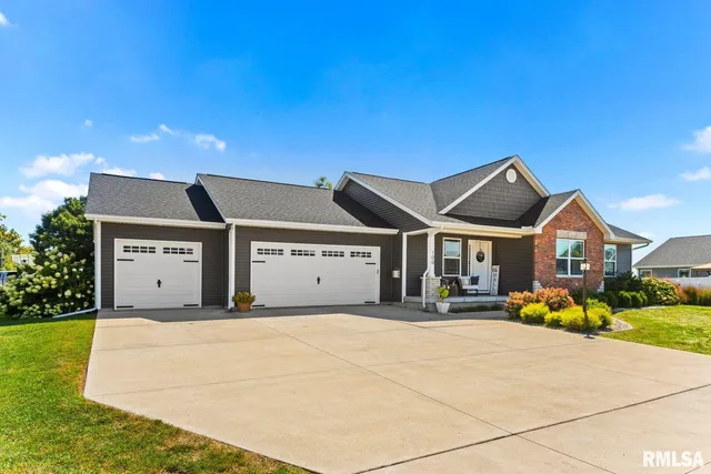 $410,000 | 100 Presley Street, Chillicothe, IL 61523