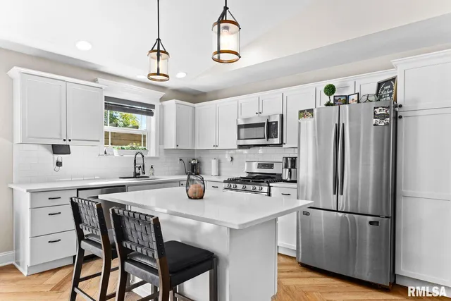 $410,000 | 100 Presley Street, Chillicothe, IL 61523