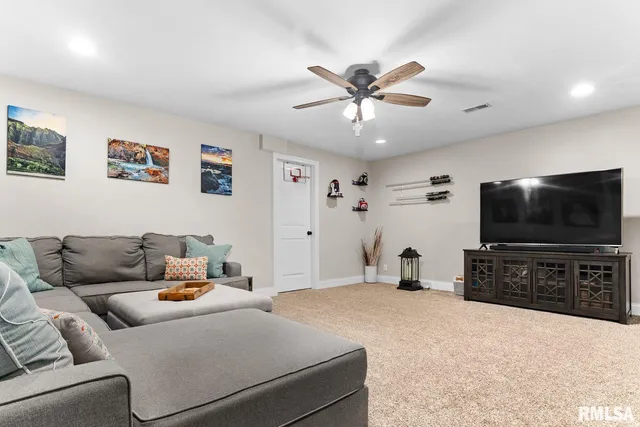 $410,000 | 100 Presley Street, Chillicothe, IL 61523