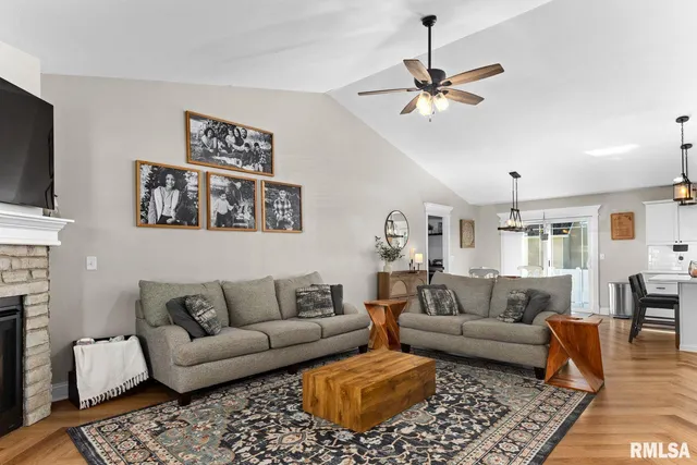 $410,000 | 100 Presley Street, Chillicothe, IL 61523