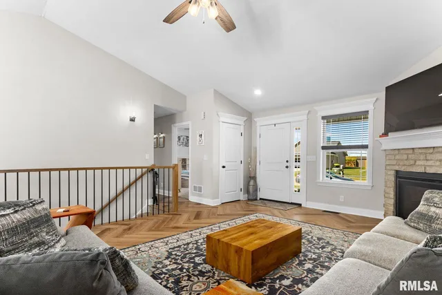 $410,000 | 100 Presley Street, Chillicothe, IL 61523