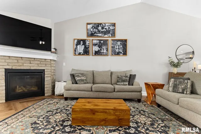 $410,000 | 100 Presley Street, Chillicothe, IL 61523