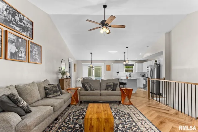 $410,000 | 100 Presley Street, Chillicothe, IL 61523