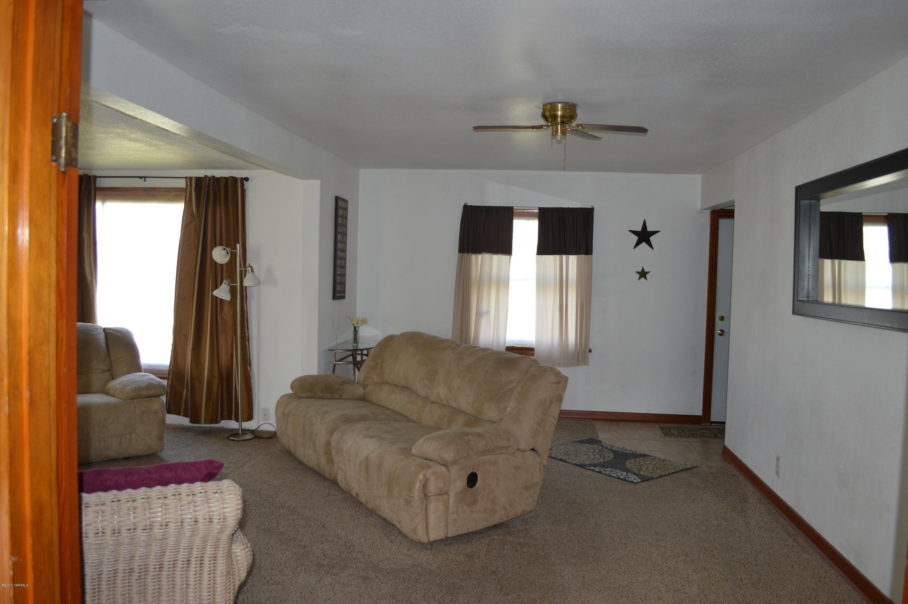6941 McDonald Road Wapato, WA 98951 - Photo 11 of 24 a living room with furniture and a window
