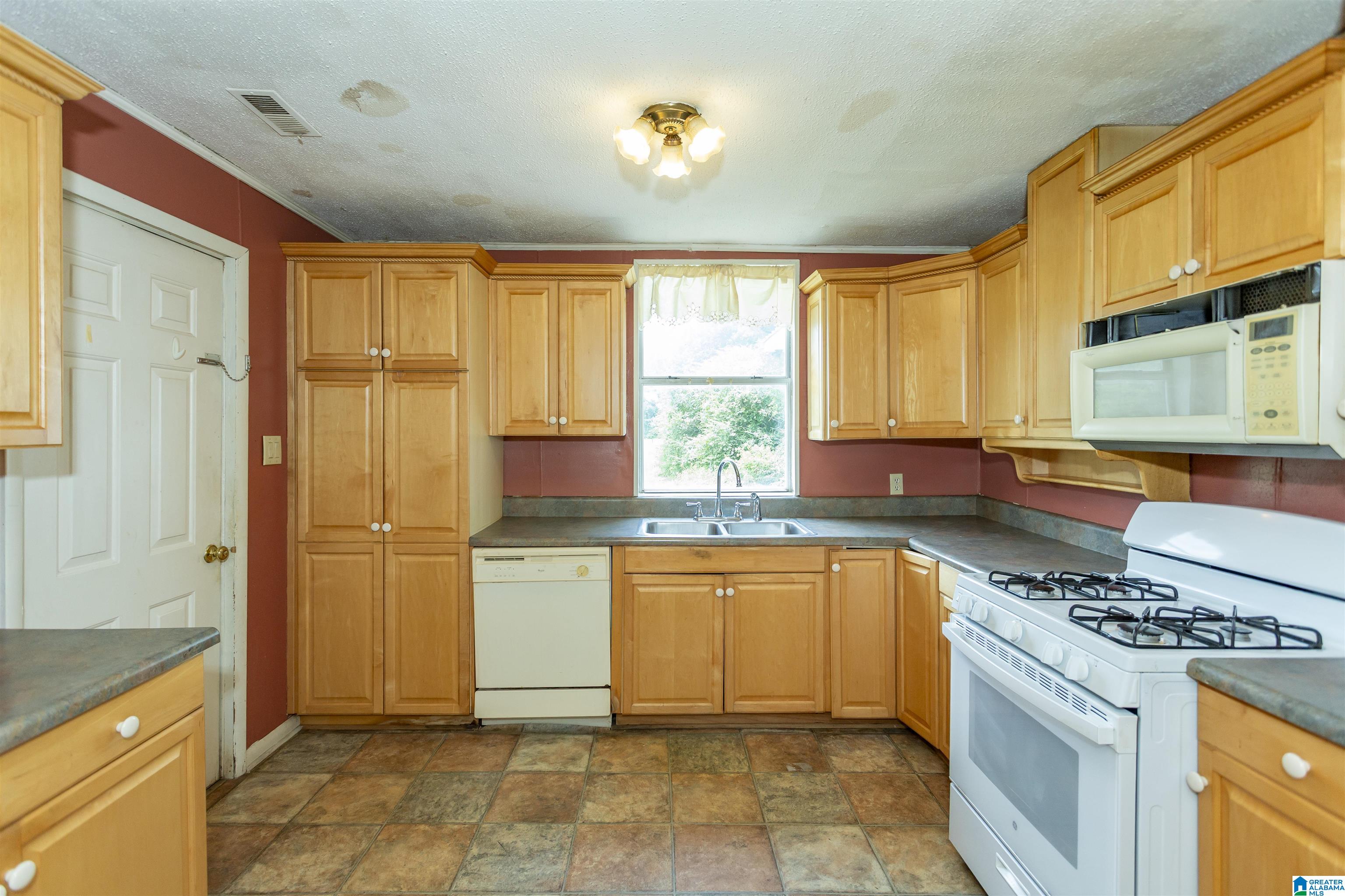 1675 Blue Eye Springs Road Lincoln, AL 35096 - Photo 17 of 60