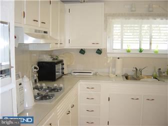 104 Blue Ridge Road Voorhees, NJ 08043 - Photo 3 of 8 Kitchen