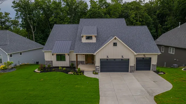 $1,029,999 | 161 North Winterberry Drive, Valparaiso, IN 46385