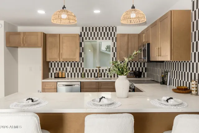 $3,995 | 516 East Greenway Drive, Tempe, AZ 85282