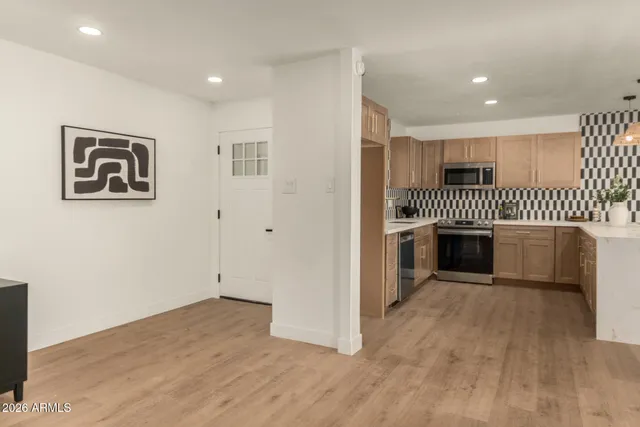 $3,995 | 516 East Greenway Drive, Tempe, AZ 85282