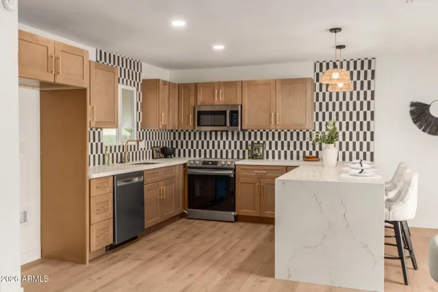 $3,995 | 516 East Greenway Drive, Tempe, AZ 85282