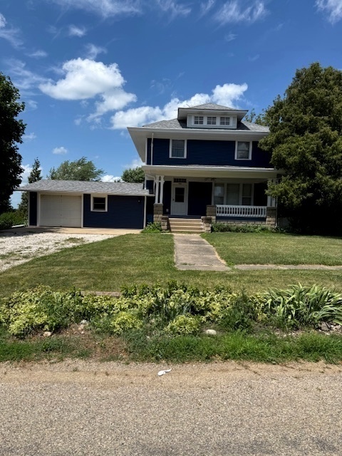 a view of a house with a yard