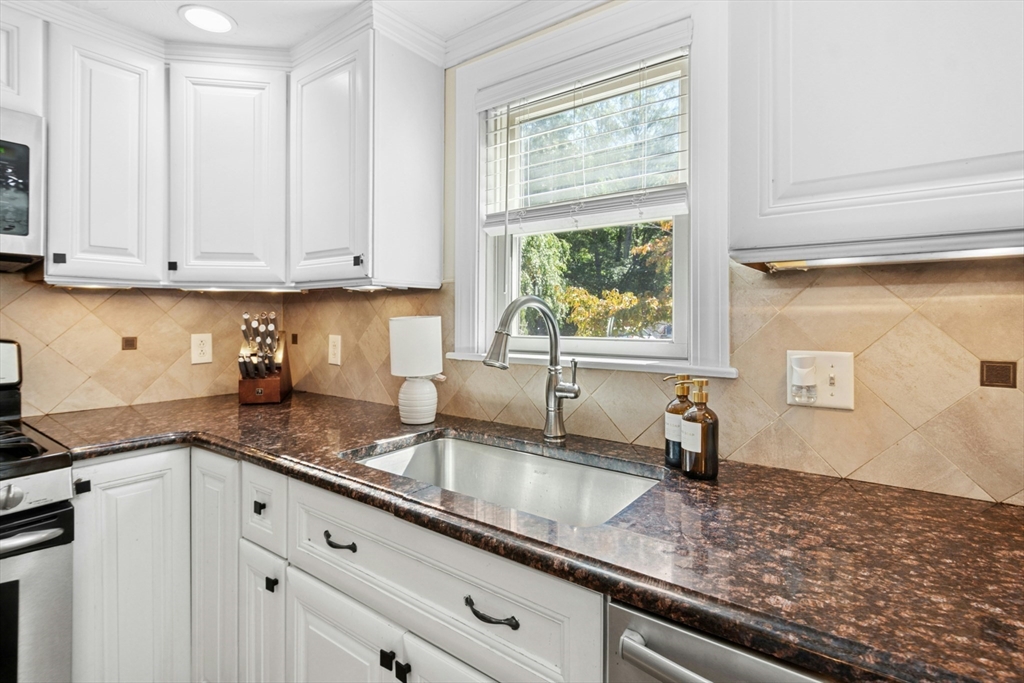 8 Raymond Way Ashland, MA 01721 - Photo 7 of 38 Gallery Image 7