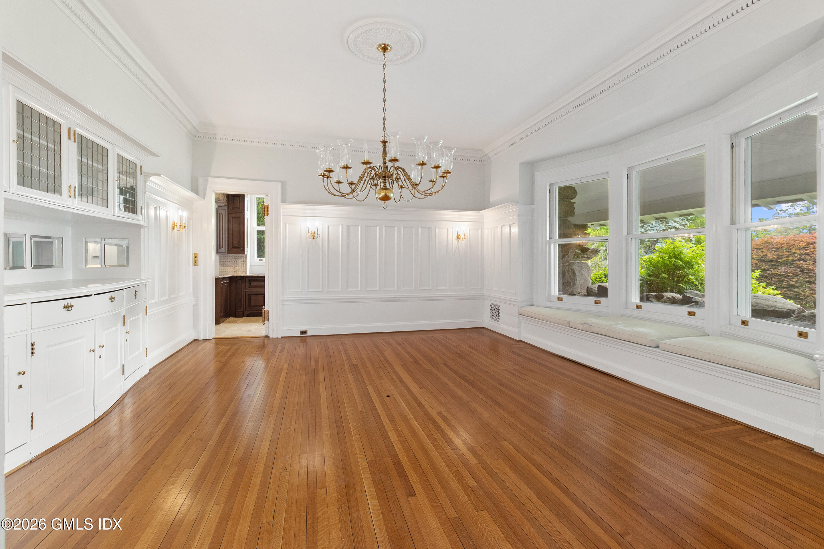 432 Field Point Road Greenwich, CT 06830 - Photo 17 of 49 Dining Room