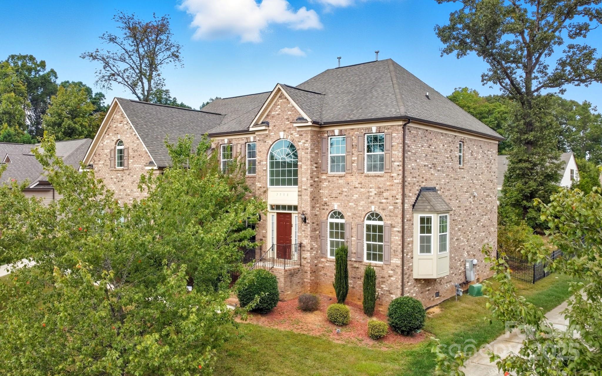 7718 Wiltshire Ridge Road Charlotte, NC 28269 - Photo 2 of 46 Gallery Image 2