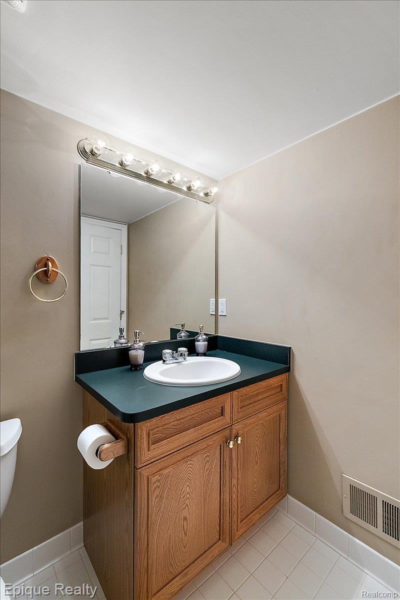5675 Golf Pointe Drive Clarkston, MI 48348 - Photo 56 of 80 80-5675 Golf Pointe-80.jpg