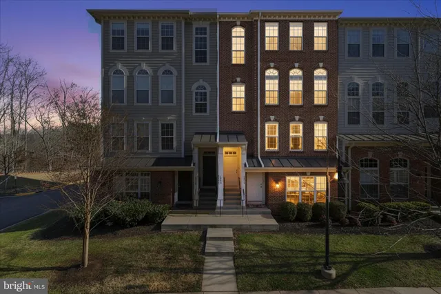 $430,000 | 6066 Aster Haven Circle, Haymarket, VA 20169