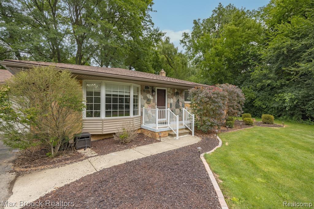 32560 Hearthstone Road Farmington, MI 48334 - Photo 19 of 31