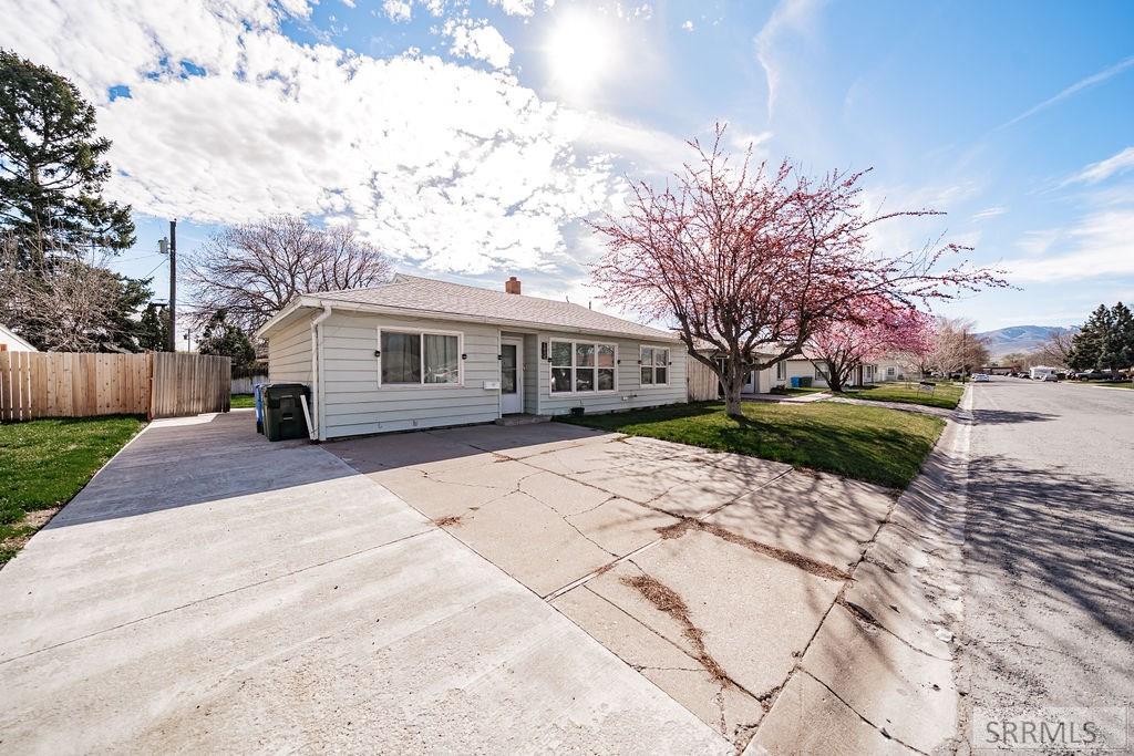 1040 Everett Avenue Pocatello, ID 83201 - Photo 2 of 37
