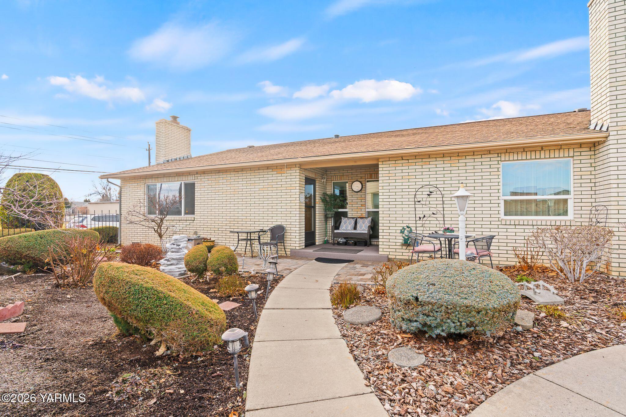 5701 West Chestnut Avenue, Unit 1 Yakima, WA 98908 - Photo 3 of 26 5701 W Chestnut Ave No1-1