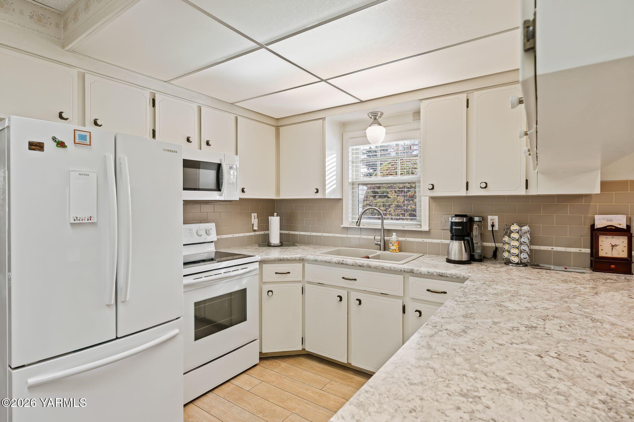 5701 West Chestnut Avenue, Unit 1 Yakima, WA 98908 - Photo 10 of 26 5701 W Chestnut Ave No1-9