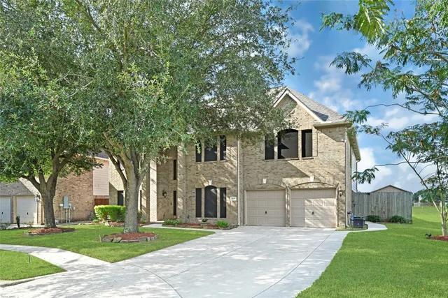 front view of house with a yard
