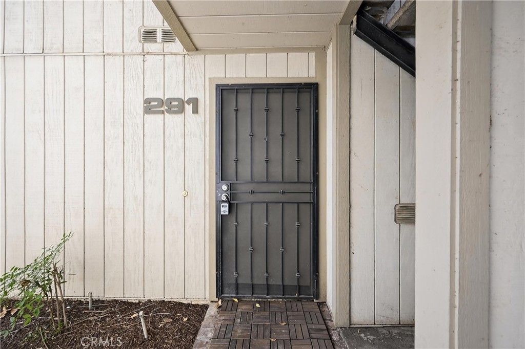 600 Central, Unit 291 Riverside, CA 92507 - Photo 35 of 35 a view of wooden door