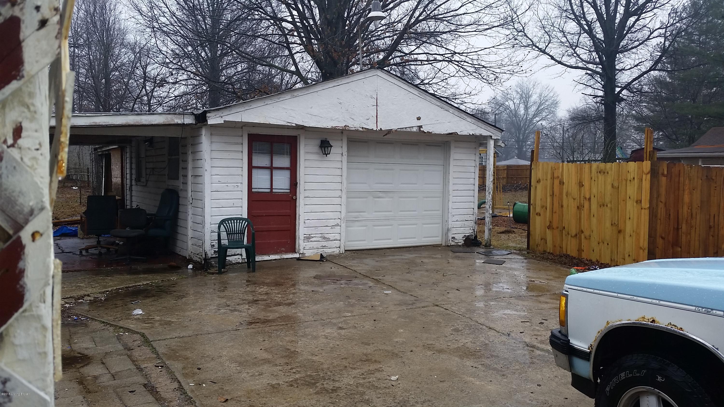 4409 Dover Road Louisville, KY 40216 - Photo 11 of 39 20150310_141147.jpg