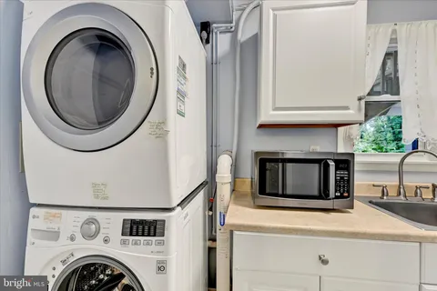 a view of livingroom with washer and dryer