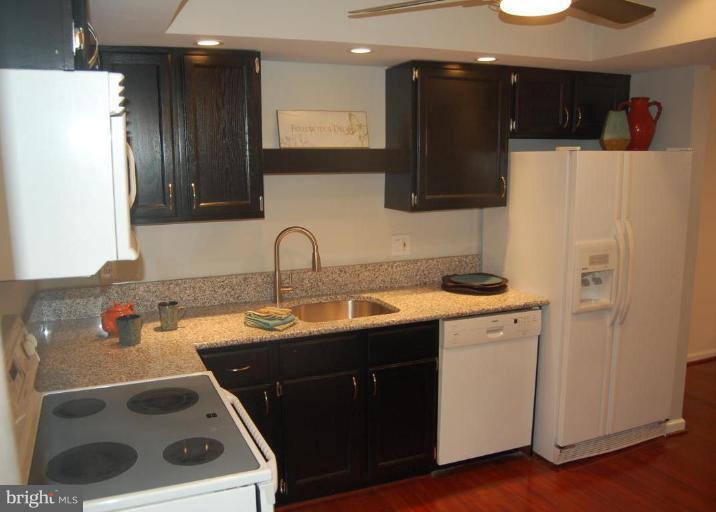 254 Cottage Road Sterling, VA 20164 - Photo 4 of 17 Kitchen