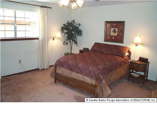 954 Rue Crozat Baton Rouge, LA 70810 - Photo 4 of 12