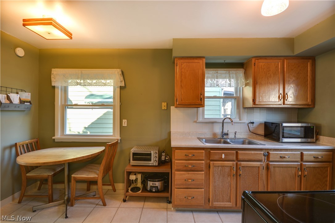24004 Knickerbocker Road Bay Village, OH 44140 - Photo 8 of 20 Gallery Image 8