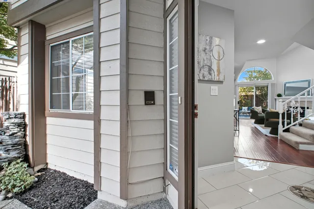 a view of a pathway with a house
