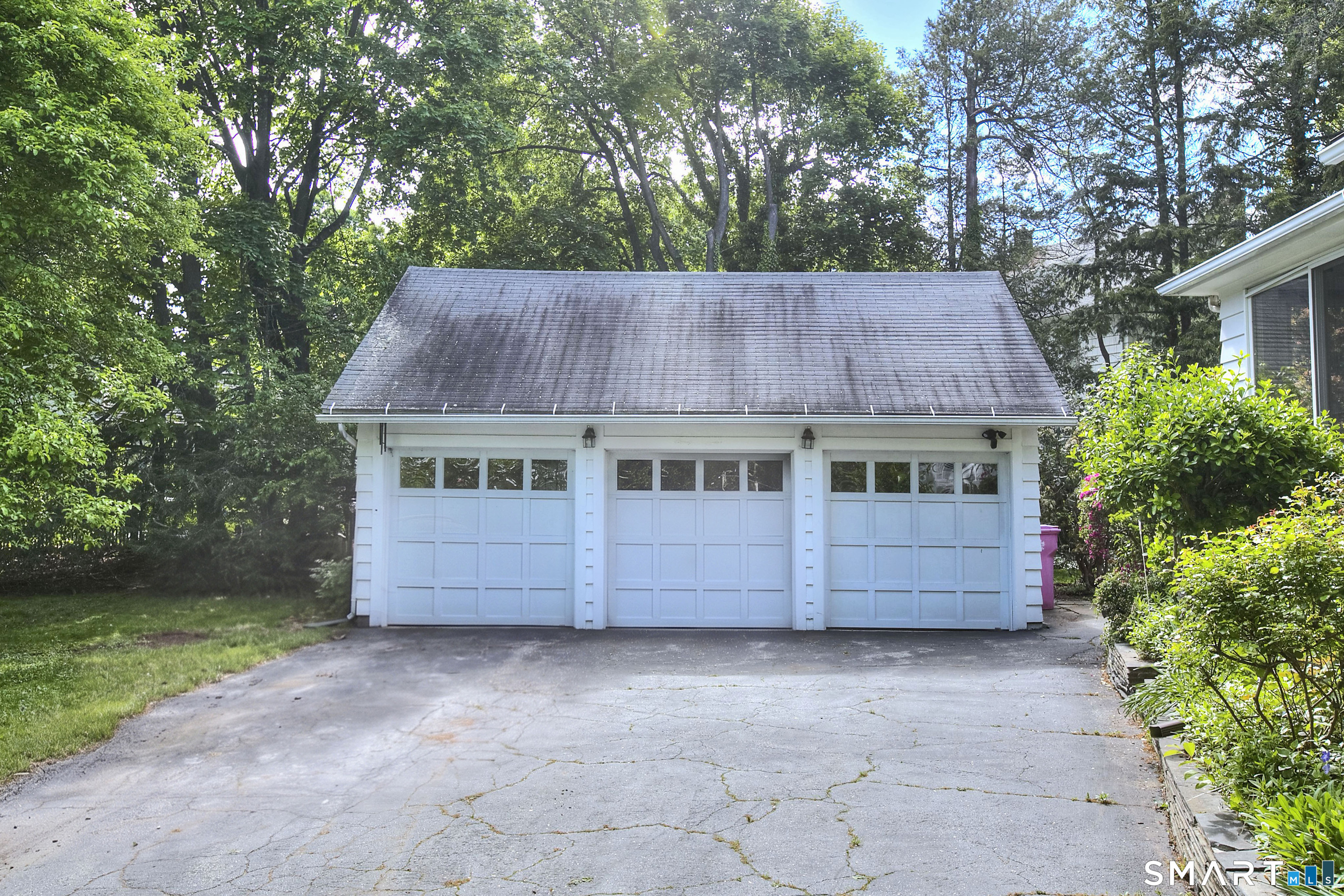 533 North Benson Road Fairfield, CT 06824 - Photo 4 of 40