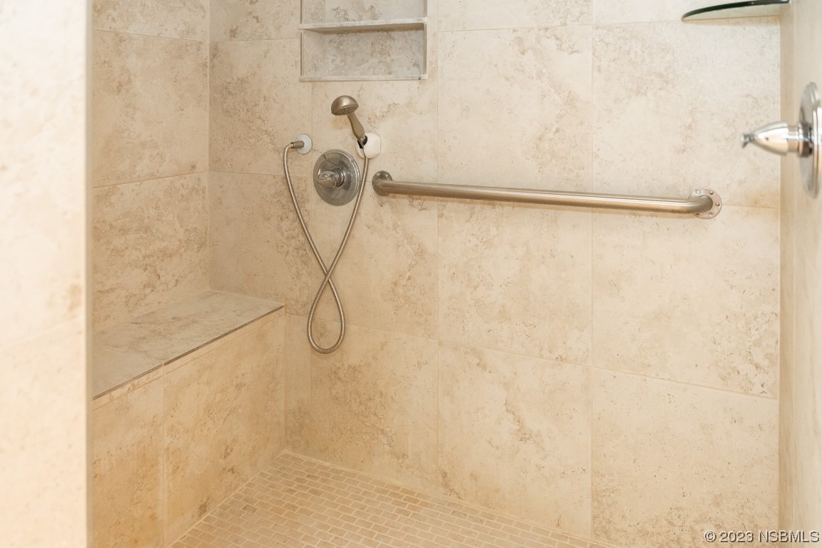 4650 Tree Top Lane Edgewater, FL 32141 - Photo 20 of 35 Gallery Image 20