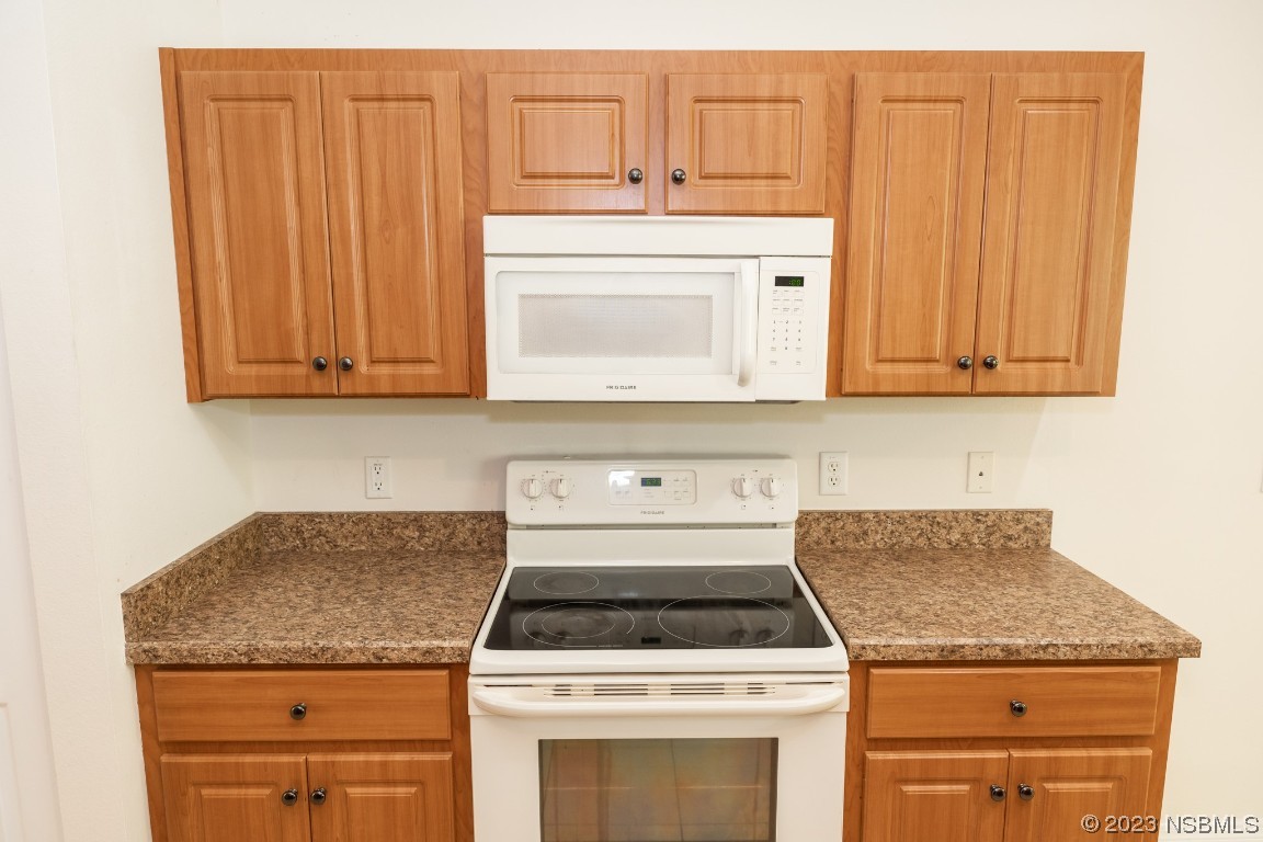 4650 Tree Top Lane Edgewater, FL 32141 - Photo 10 of 35 Gallery Image 10