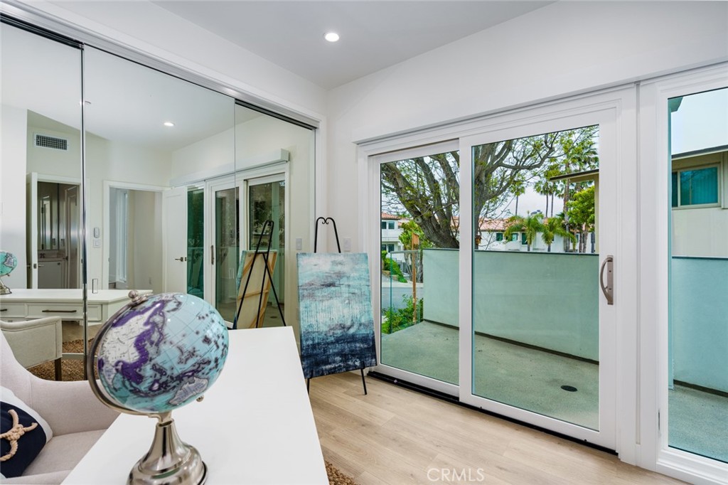 476 Morning Canyon Road Corona del Mar, CA 92625 - Photo 7 of 22 a very nice looking room with a large window