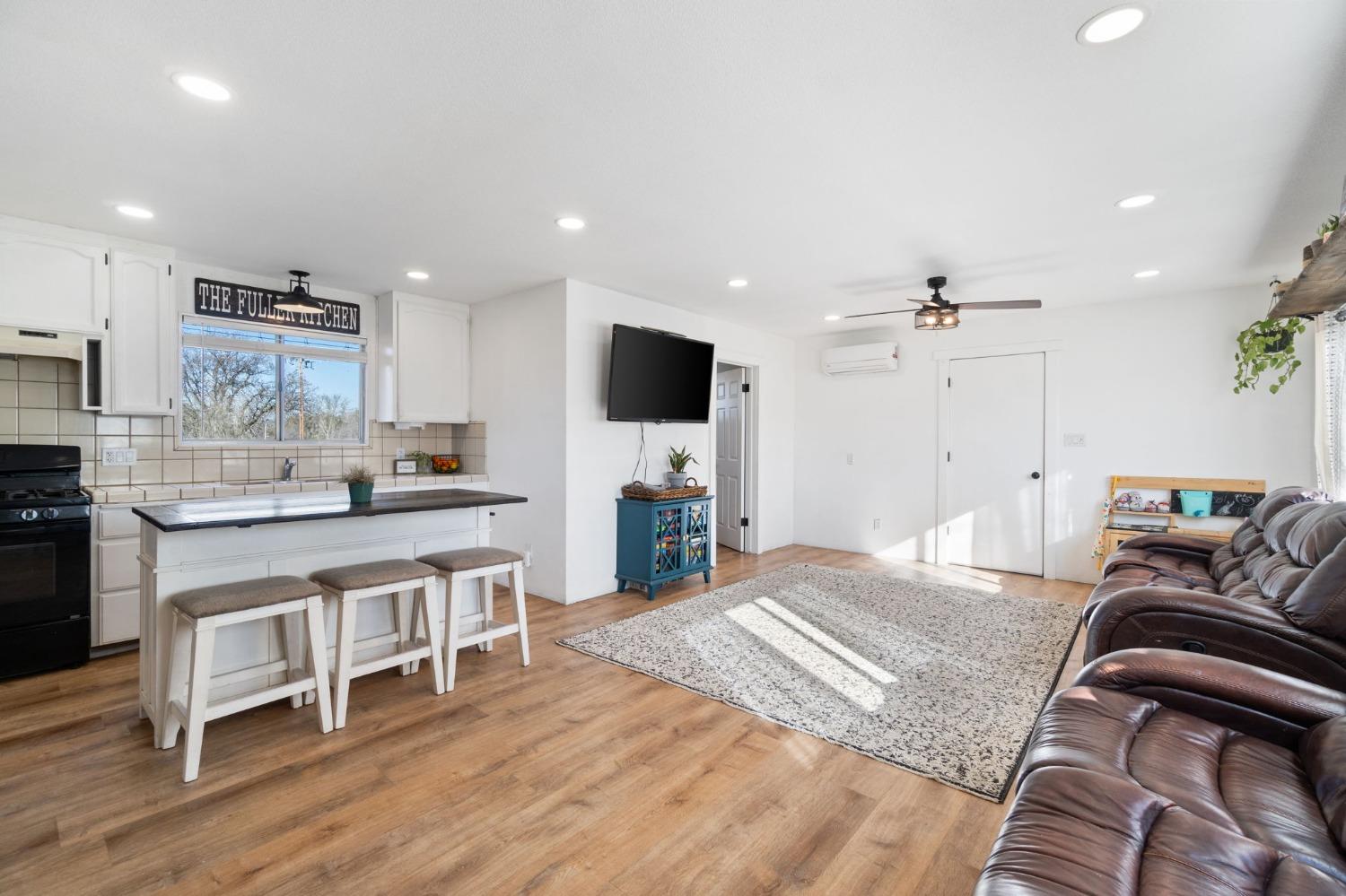 29696 Auberry Road Prather, CA 93651 - Photo 8 of 34 a living room with furniture and a flat screen tv
