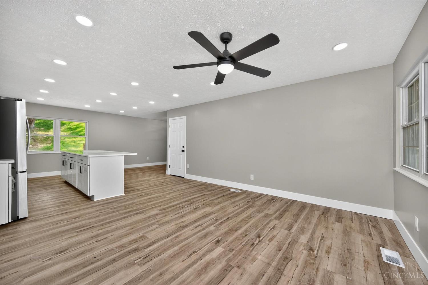 2418 Mack Road Fairfield, OH 45014 - Photo 8 of 33