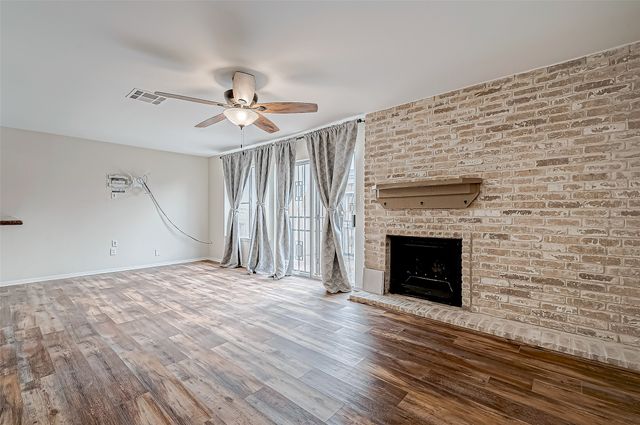 $189,000 | 11605 Southlake Drive, Unit 32, Houston, TX 77077