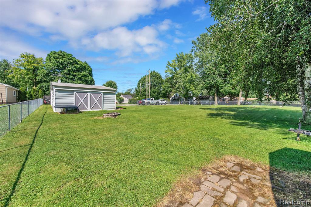 383 West Kennett Road Pontiac, MI 48340 - Photo 16 of 19 Gallery Image 16