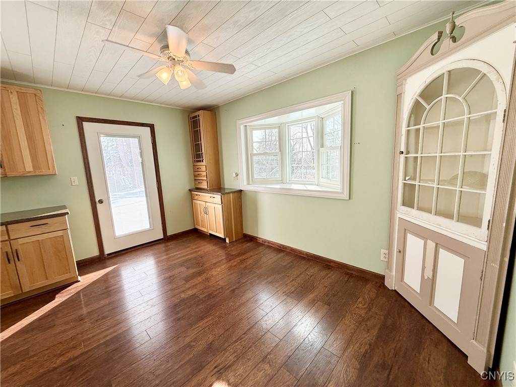 1001 Cold Springs Road Salina, NY 13088 - Photo 5 of 41 Eat-in Kitchen w/Patio Door to Backyard