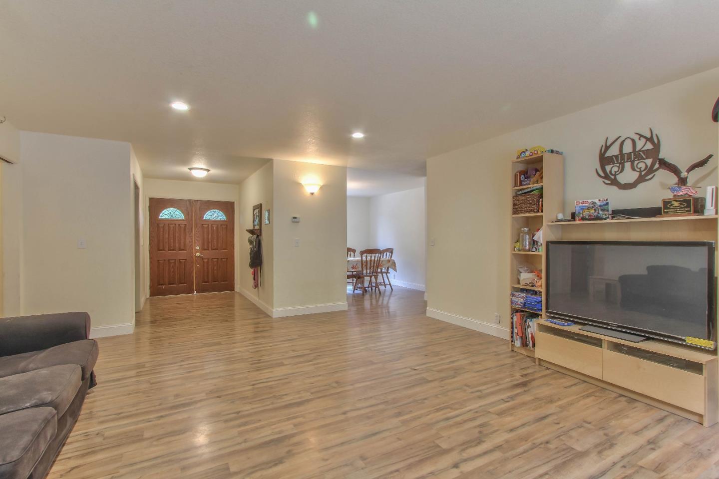 18441 Moro Road Salinas, CA 93907 - Photo 4 of 15 Gallery Image 4