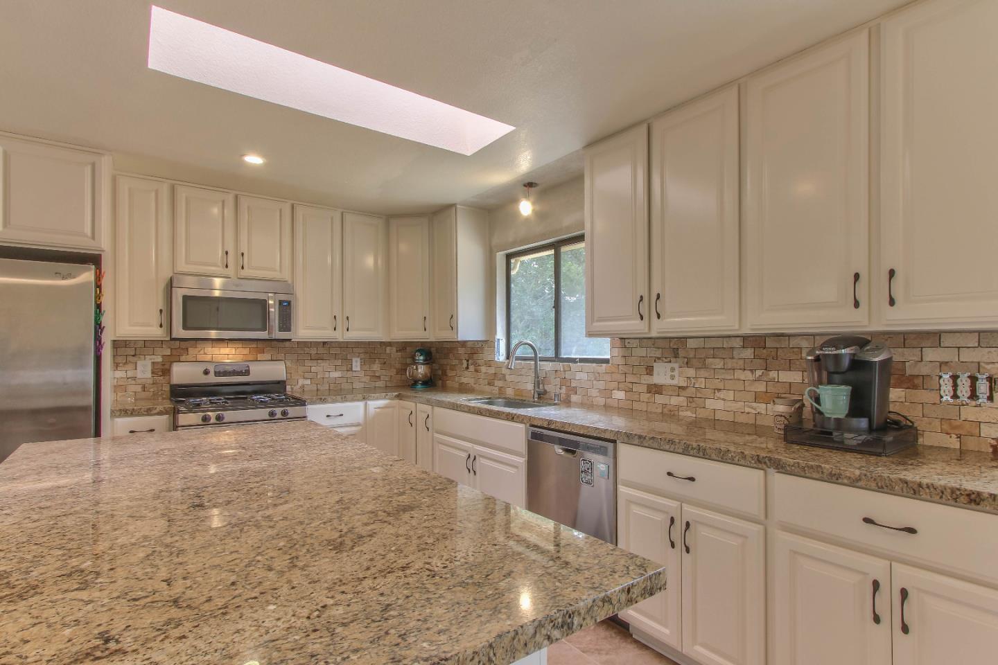 18441 Moro Road Salinas, CA 93907 - Photo 7 of 15 Gallery Image 7