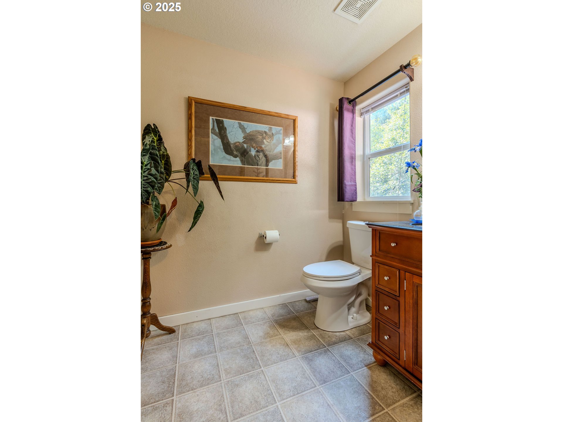 37702 Hamilton Ridge Drive Sandy, OR 97055 - Photo 22 of 44 a bathroom with a toilet a sink and mirror
