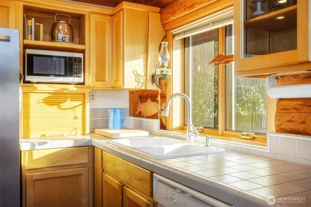 $1,790,000 | 154 Rockaway Beach Lane, Camano Island, WA 98282