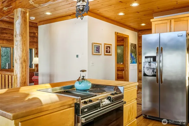 $1,790,000 | 154 Rockaway Beach Lane, Camano Island, WA 98282