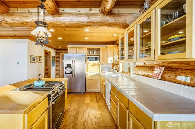 $1,790,000 | 154 Rockaway Beach Lane, Camano Island, WA 98282